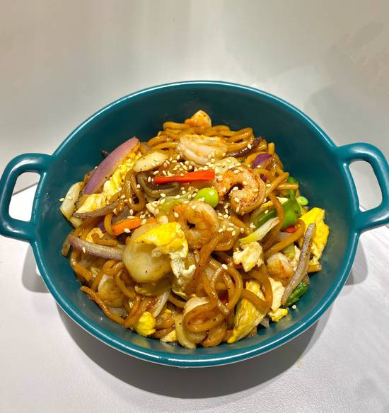 Black Pepper shrimp stir- fried noodles (黑椒虾仁炒面）